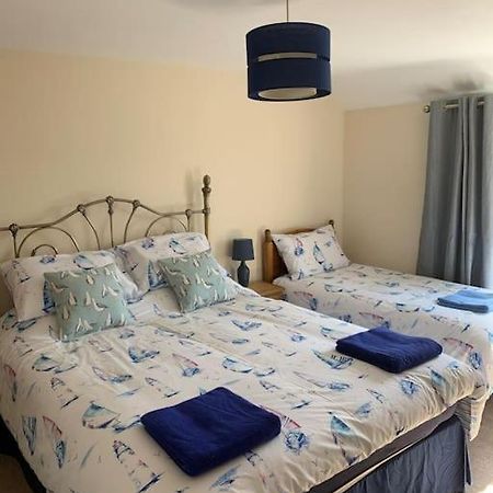 Quaint Beachside Cottage 查珀尔圣伦纳兹 外观 照片